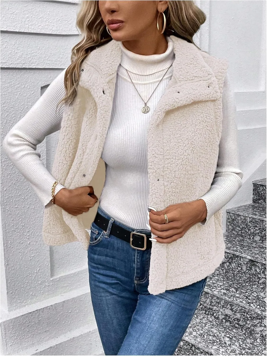 GORGLITTER Women's Fuzzy Vest Outerwear Trendy Fall Fleece Sherpa Vest Sleeveless Old Money Coat Vests