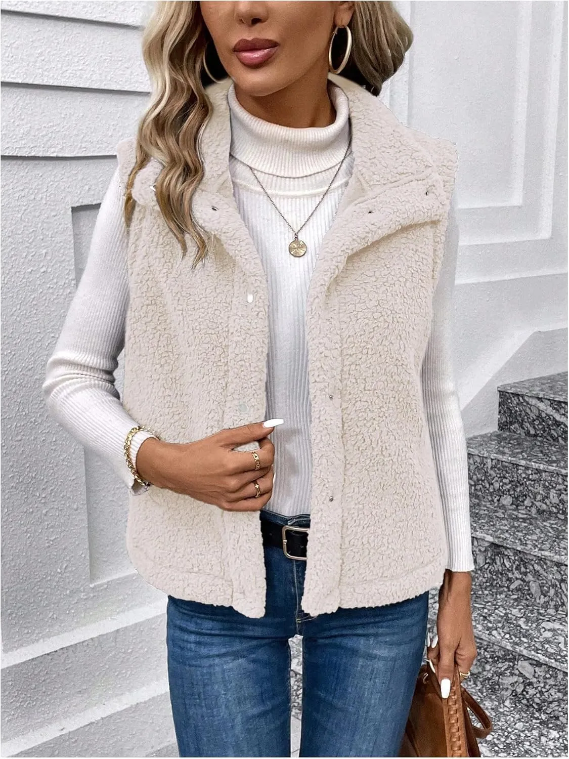 GORGLITTER Women's Fuzzy Vest Outerwear Trendy Fall Fleece Sherpa Vest Sleeveless Old Money Coat Vests