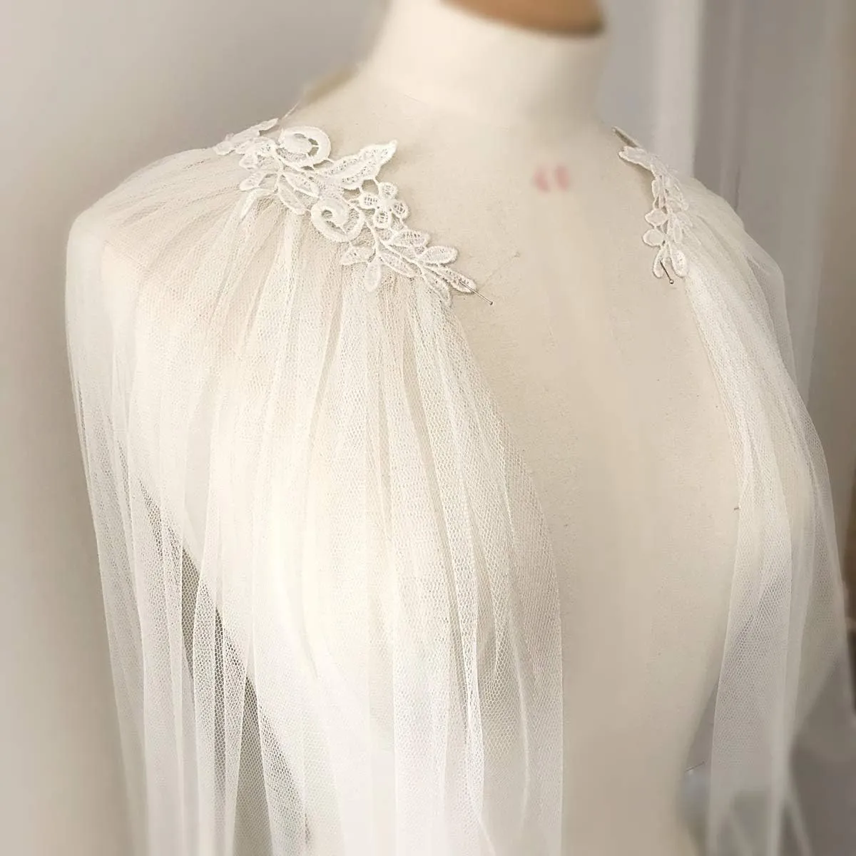 Kelaixiang Women's Ivory Cloak Wedding Bridal Jackets White Cape Custom Lace Tulle Elegant