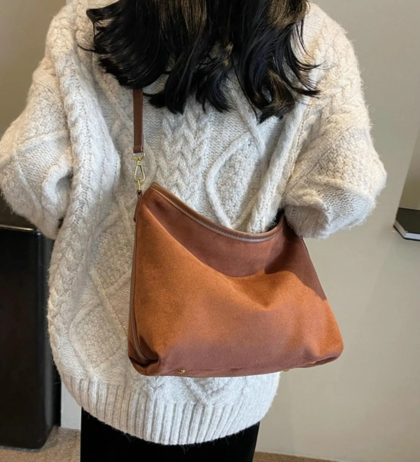 Vintage Faux Suede Crossbody Bag Women 2024 Fall Winter Stylish Bucket Bag College Commute