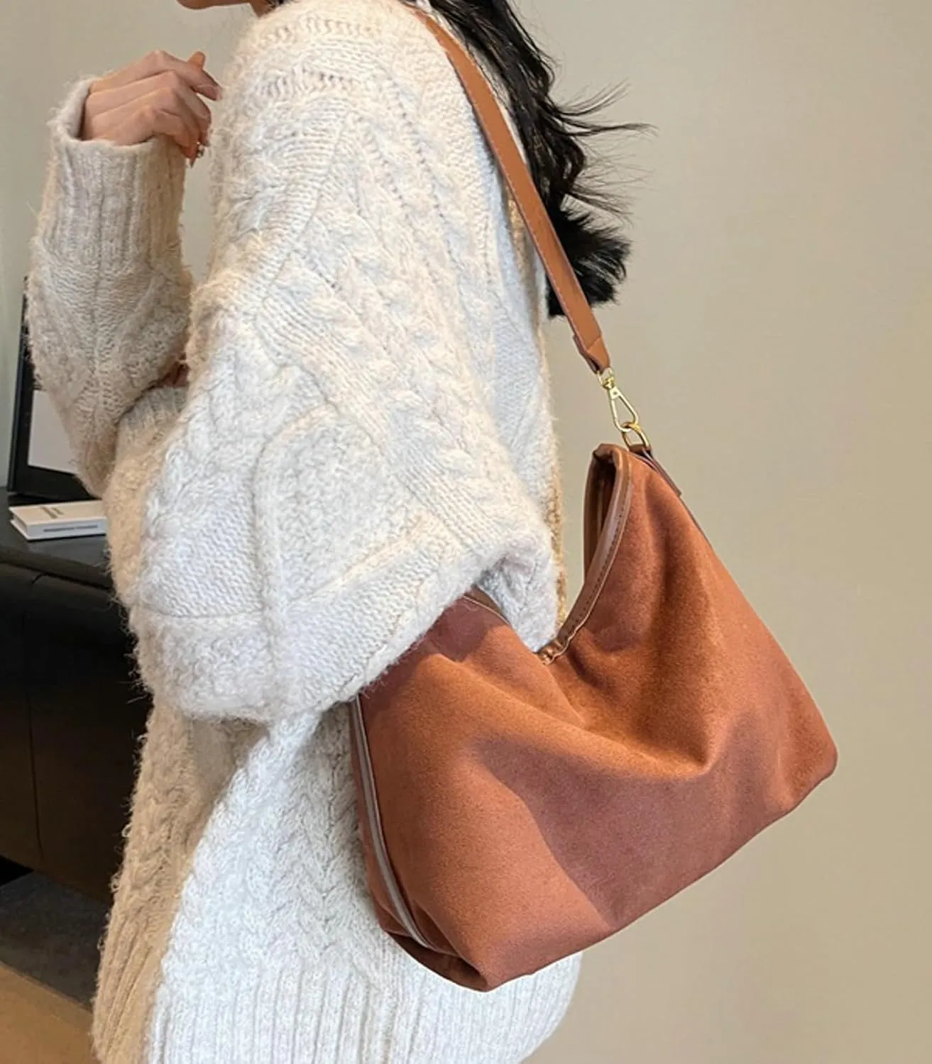 Vintage Faux Suede Crossbody Bag Women 2024 Fall Winter Stylish Bucket Bag College Commute