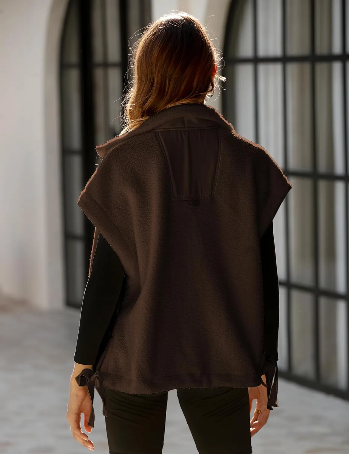 Women Oversized Fleece Vest Trendy Sleeveless Button Down Fuzzy Sherpa Jacket Winter Warm Outerwear Vest with Pockets