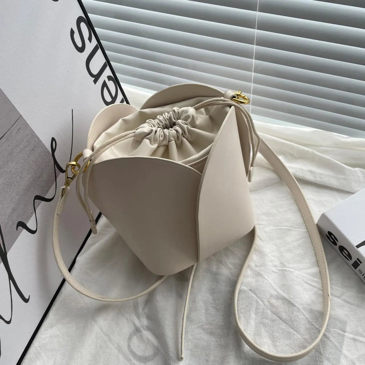 Women's Floral Bucket Bag  Stylish Drawstring Shoulder, Crossbody & Handbag for Daily Commutes & Casual Wear